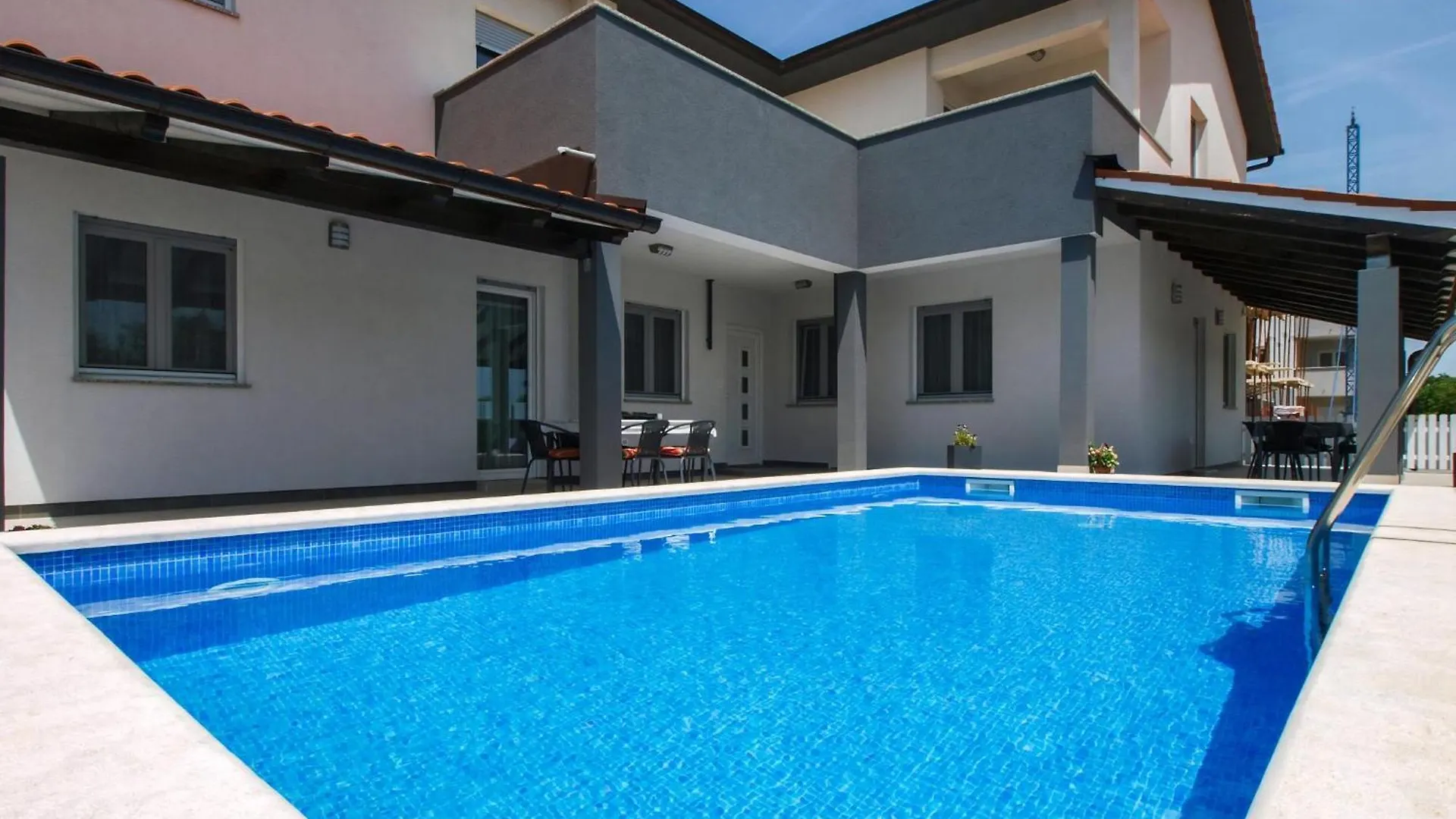 Wohnung Mit Grill, Pool Und Terrasse Stinjan 0*,  Croatia