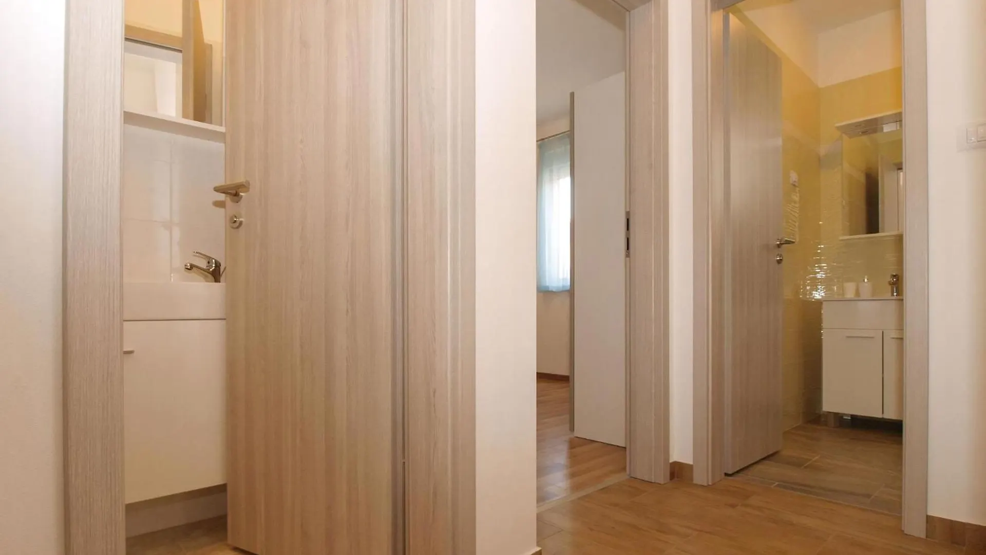 Wohnung Mit Grill, Pool Und Terrasse Stinjan 0*,  Croatia