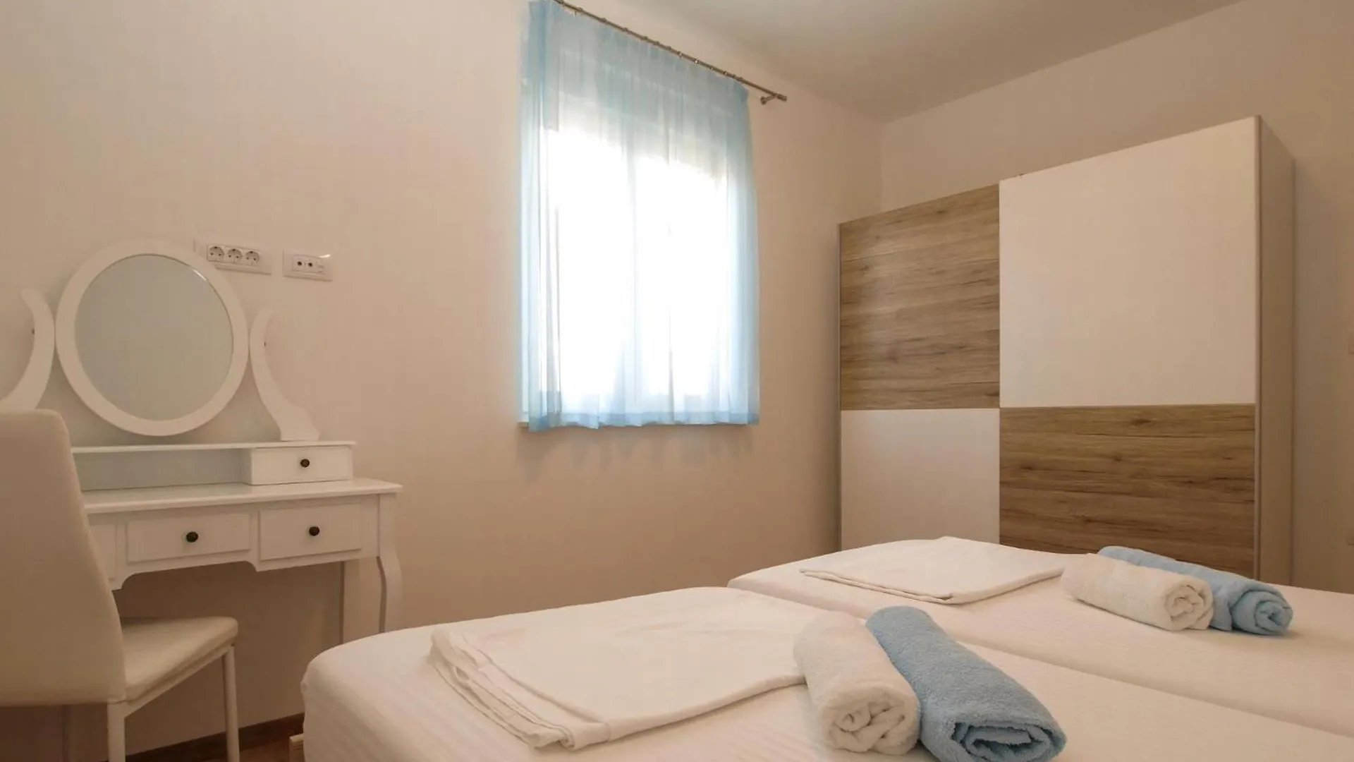 Wohnung Mit Grill, Pool Und Terrasse Stinjan Croatia