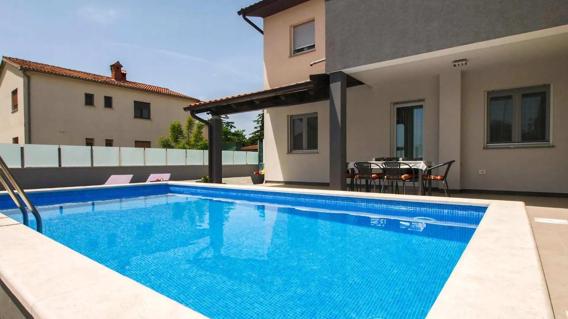 Wohnung Mit Grill, Pool Und Terrasse Stinjan Apartment