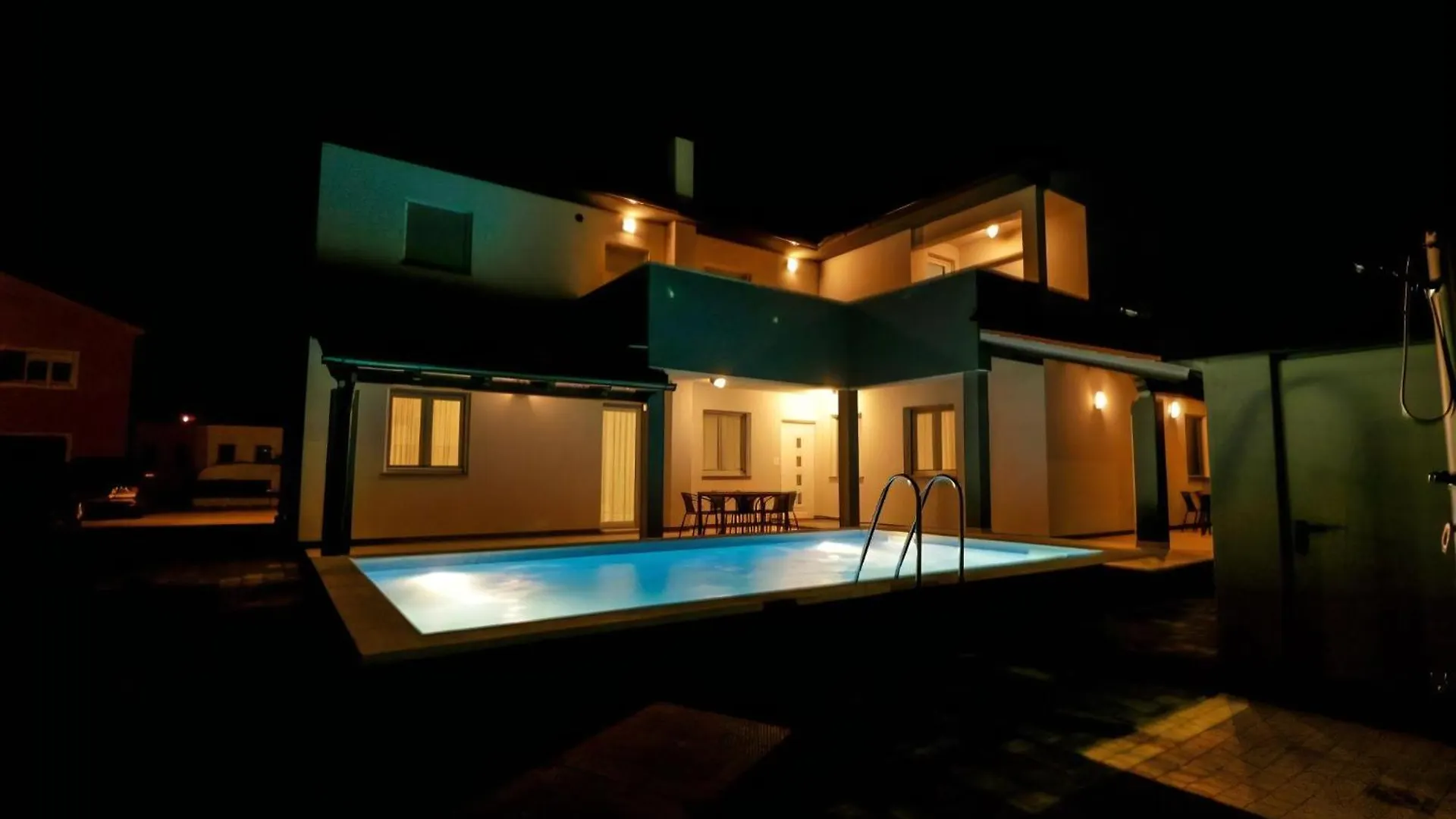 Wohnung Mit Grill, Pool Und Terrasse Stinjan Croatia
